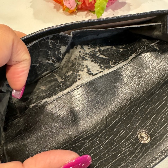 Authentic Gucci wallet - Picture 10 of 13